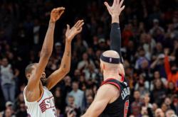  巴西杜兰特运球出界 